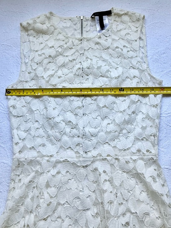 BCBGMaxAzria Evia Lace Top size Small White Lace Peplum Feminine Chic Elegant - Picture 9 of 10